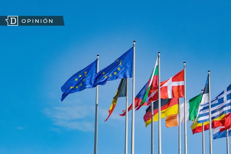 15277 banderas de la union europea y de europa.webp