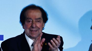 Rafael Cumsille de Conapyme reconoce que repartieron letra del himno de Carabineros