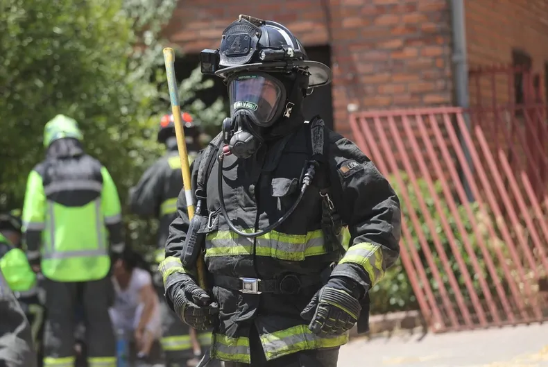 bombero con 31 anos de servicio fue expulsado por indisciplina desobediencia y acusaciones en rrss suprema ordeno reincorporarlo.webp