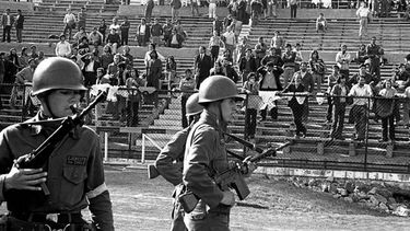 El Desconcierto | tras 51 anos  turista frances torturado en estadio nacional sera indemnizado con 15 millones.jpg