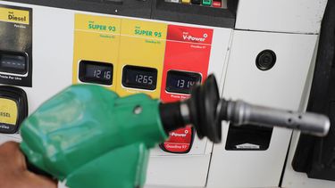 Marzo llega con fuerte alza de bencinas: 93 y 97 octanos suben $30 y diésel $16 por litro