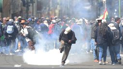 Gente en Bolivia protestando para pedir la renuncia del presidente Paz - Agencia EFE Gente en Bolivia protestando para pedir la renuncia del presidente Paz - Agencia EFE