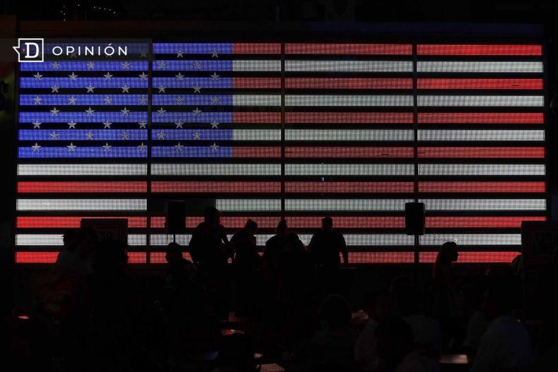 7059 bandera de estados unidos en pantallas tras un escenario.jpg