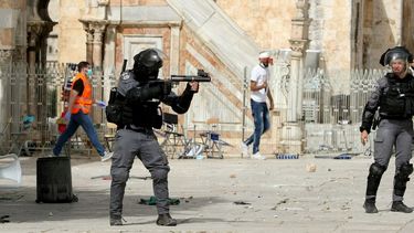 Continúa la violencia en Jerusalén en la jornada de mayor tensión en años