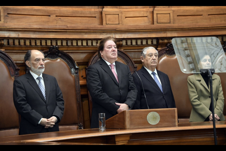 presidente de suprema pide en juramento de abogados resocializacion por delitos de drogas.png