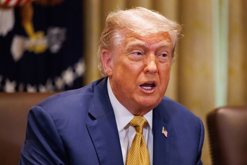 18857 trump enojado.jpg