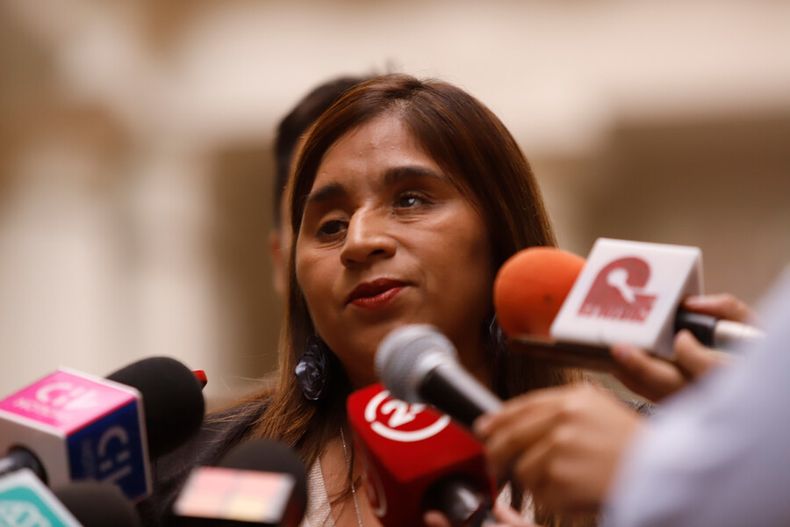 Senadora Campillai.jpg