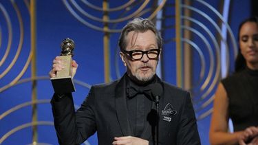 El mismo que le pegó a su ex pareja con un teléfono: Funan apoyo feminista de Gary Oldman en los Golden Globes