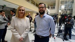 Presentan Ley Gala para que apellido materno pueda ir primero