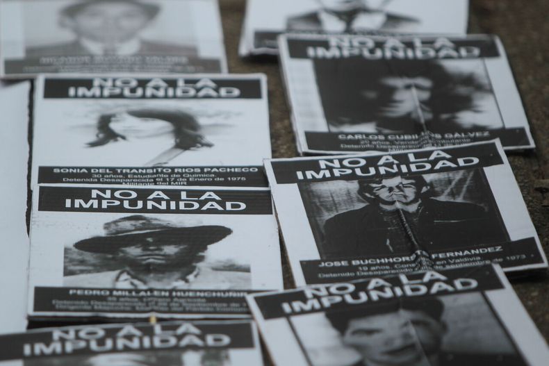 Imagen referencial sobre detenidos desaparecidos, en relación a los recortes de Kast - Agencia Uno