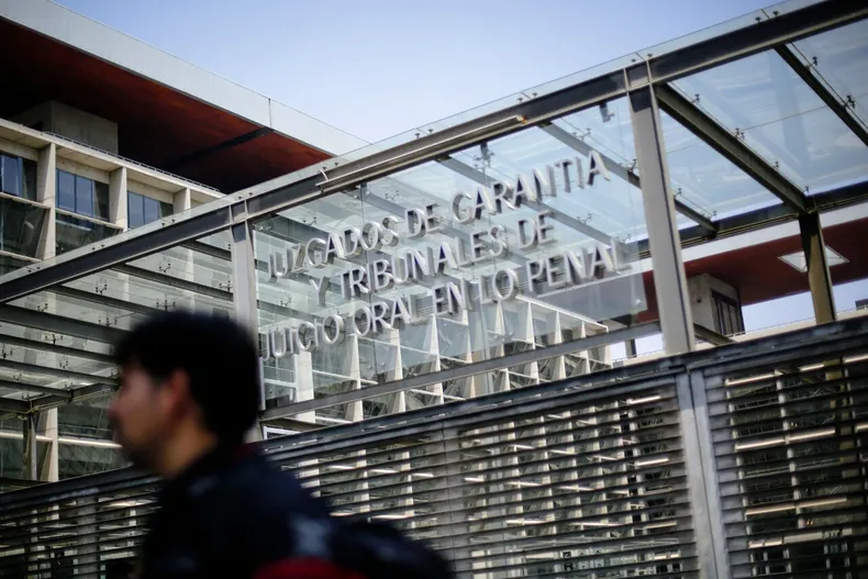 la historia de la profesora que perdio 300 millones en una inversion financiera supuestamente usada para pagar deudas personales.webp