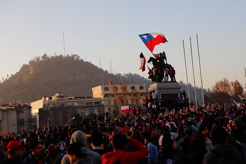 hinchas plaza italia.jpg