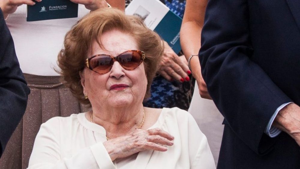 PERFIL| Perlas, pelo dorado y labial rojizo: Lucía Hiriart en la última etapa