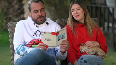 Con duro mensaje madre de Carla Jara se desahoga trapeando el piso con Francisco Kaminski
