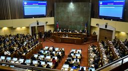 Parlamentarios en el hemiciclo durante la sesion en Sala de la Camara de Diputados - Agencia Uno Parlamentarios en el hemiciclo durante la sesion en Sala de la Camara de Diputados - Agencia Uno
