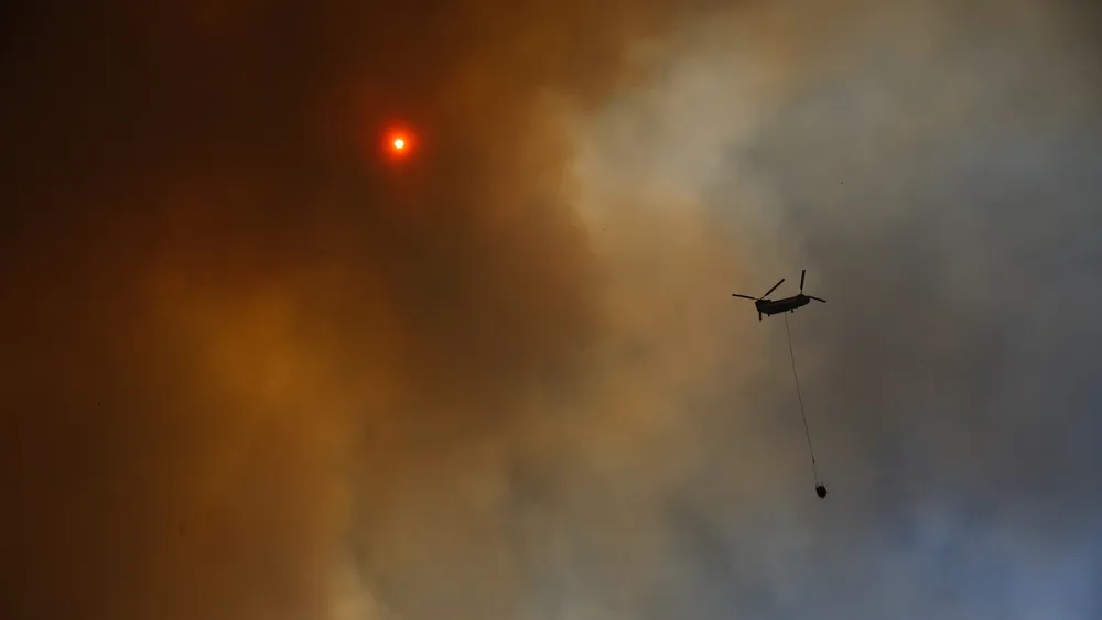 Incendios forestales hacen peligrar los compromisos climáticos de Chile, liberando toneladas de carbono a la atmósfera