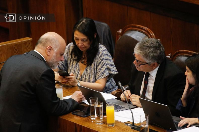 7292 foto del ministro elizalde y el ministro marcel con la direc.jpg