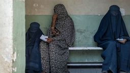 Países islámicos consternados por veto a mujeres en universidades afganas