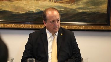 Ángel Valencia remueve a fiscal por refrescar memoria por Whatsapp a testigo en juicio