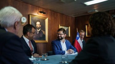 Fibra óptica submarina de 14.800 km con inversión de US$ 55 millones unirá Chile y Oceanía