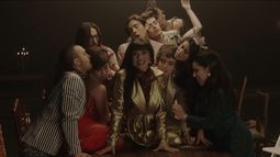 VIDEO| La salsa de Mon Laferte que seduce a Diego Luna en su nuevo sencillo El Beso