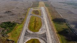 Alligator Alcatraz atemoriza a latinos en EE.UU.: Denuncian que hay 750 migrantes en jaulas