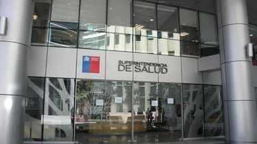 Superintendencia de Salud busca salir de la crisis y acorta los plazos para que isapres bajen sus planes