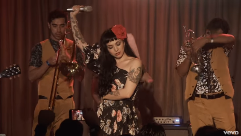 FireShot Capture 165 5 Mon Laferte Mi Buen Amor ft. Enrique B_ https___www.youtube.com_watch.png