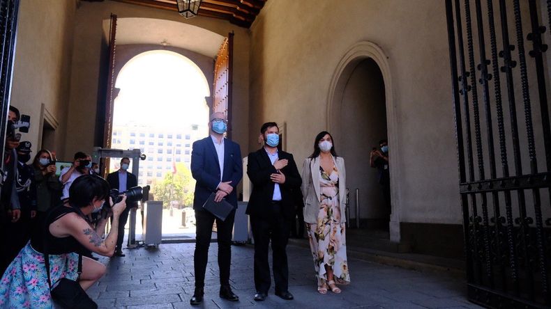 Jackson Boric y Siches en La Moneda.jpg