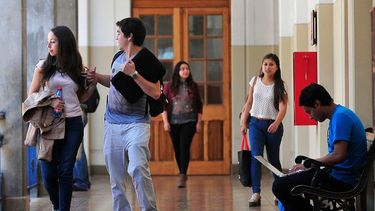 Tras inicio de gratuidad estudiantes de bajos ingresos no se achican: Optan a carreras más caras