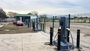 Quinta Normal avanza en electromovilidad con nueva estación de carga para vehículos eléctricos.