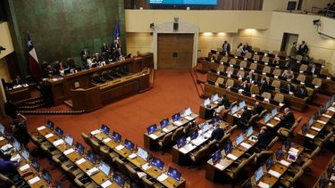 4,9% de alza para sector público aprobado: licencias médicas duplican a las del sector privado