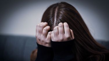 Dormir seis horas o menos puede aumentar el riesgo de padecer demencia