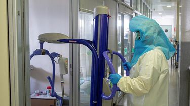 COVID-19 en Chile continúa subiendo sus cifras: más de 1.200 nuevos contagiados y 13 fallecidos
