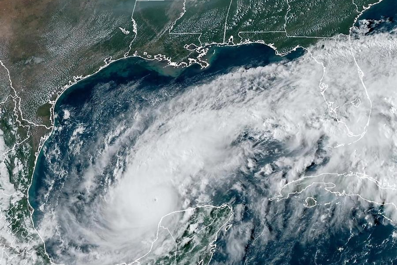 el tiempo se acaba   de categoria 5, huracan milton amenaza costa oeste de eeuu y genera panico.png