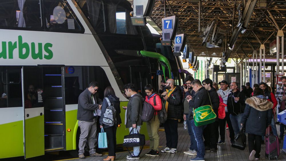 Autoridad informa que 150 mil vehículos han salido de RM y entrega recomendaciones