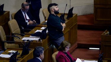 Boric responde a Felipe Kast y lo apunta como el candidato del 99% de los aportes reservados