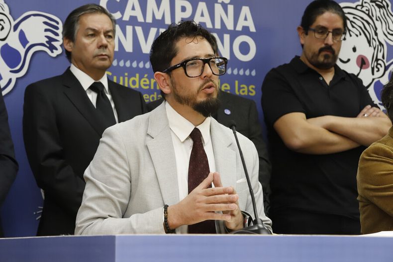 araos continua en el cargo y anuncia investigacion por no contactar a clinica las condes.jpg